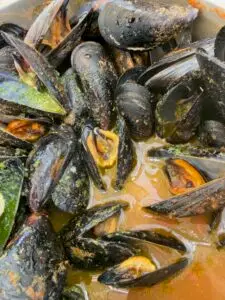 spicy catalan mussels